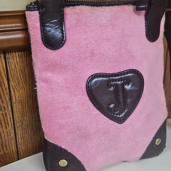 Juicy Couture 🥳 HOST PIC🥳 y2k Velour Crown Juicy Small Crossbody Bag - Picture 7 of 17